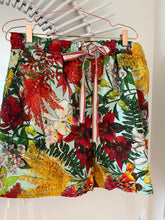 Load image into Gallery viewer, BLACK FRIDAY SAMPLE sale Christmas Blooms Alessia Shorts Size Large
